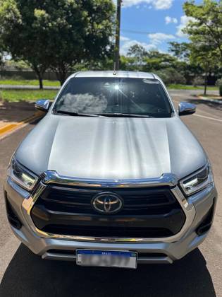 TOYOTA HILUX 2.8 D-4D TURBO DIESEL CD SRX 4X4 AUTOMÁTICO TOYOTA HILUX 2.8 D-4D TURBO DIESEL CD SRX 4X4 AUTOMÁTICO